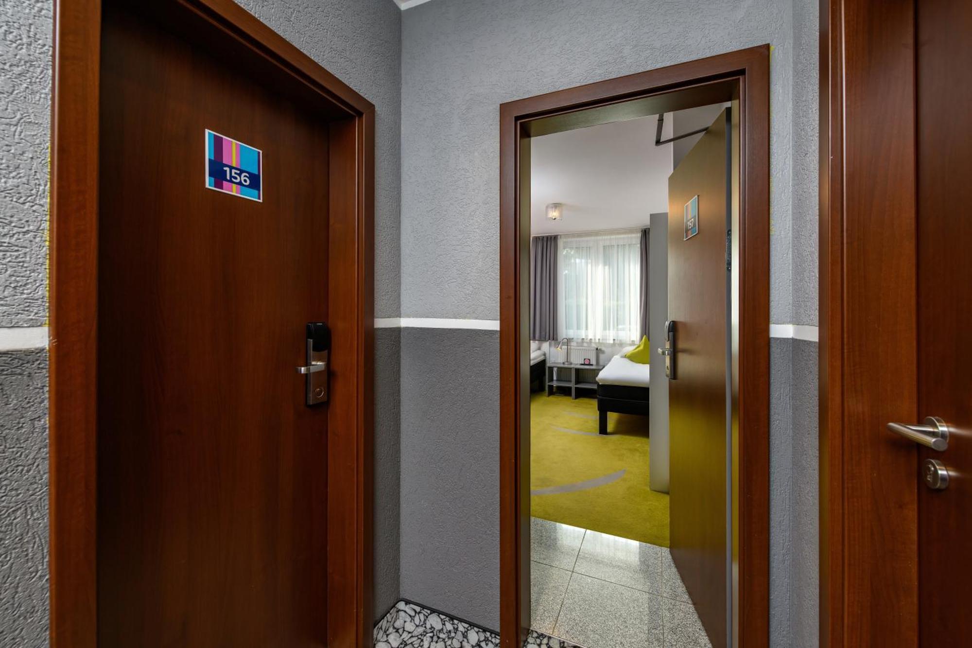 Hotel Ibis Styles West 3*